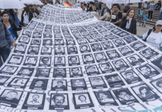 Protesta en Bogotá en el primer aniversario del Acuerdo de Paz. Imagen: Daniel Garzon Herazo / NurPhoto / Sipa USA / PA Images. Todos los derechos reservados.