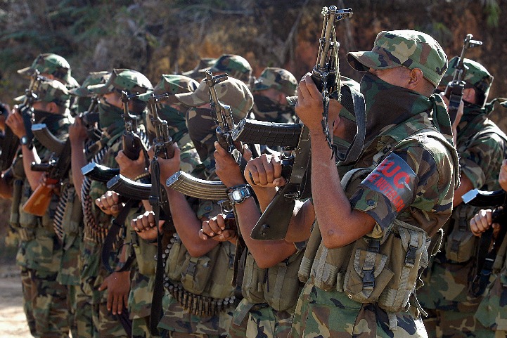 Dejusticia apoya el acto legislativo que prohíbe el paramilitarismo