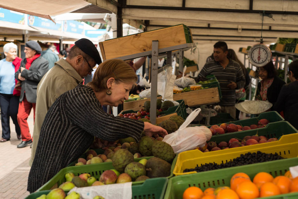 Compradores mercado campesino